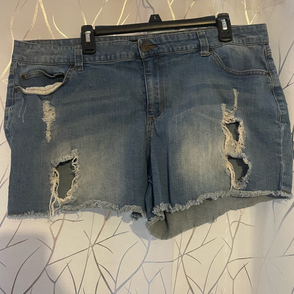 Forever 21+ high waist distressed denim shorts size 18